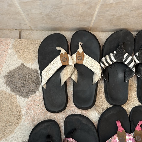 Box of flip-flops 7.5 women’s 8 pairs - Picture 2 of 9